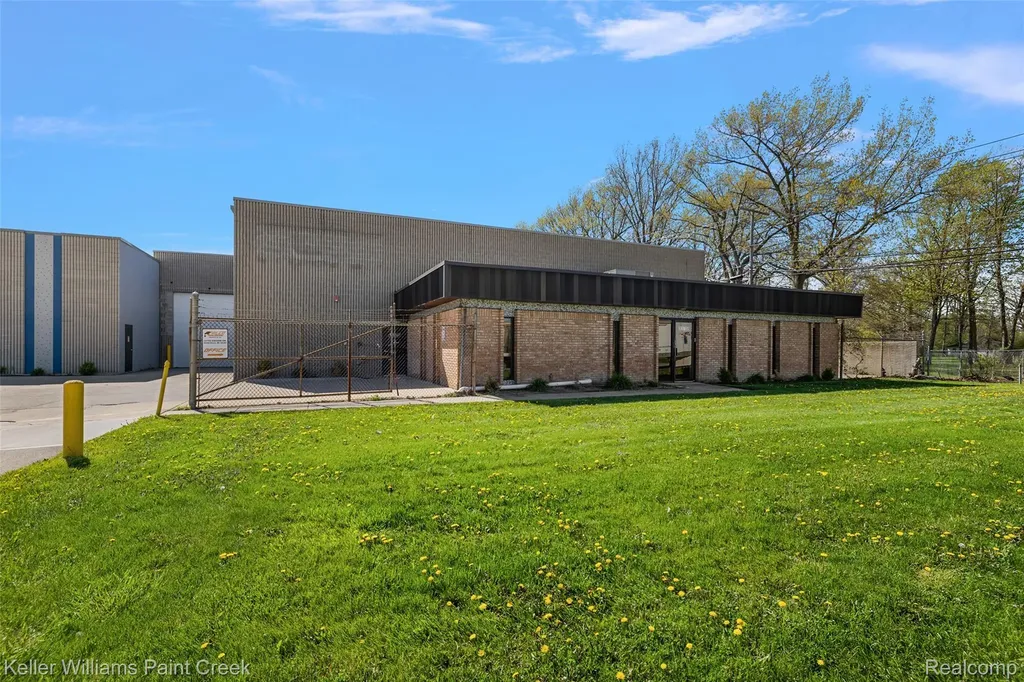 30759 Edison Drive Roseville City MI 48066