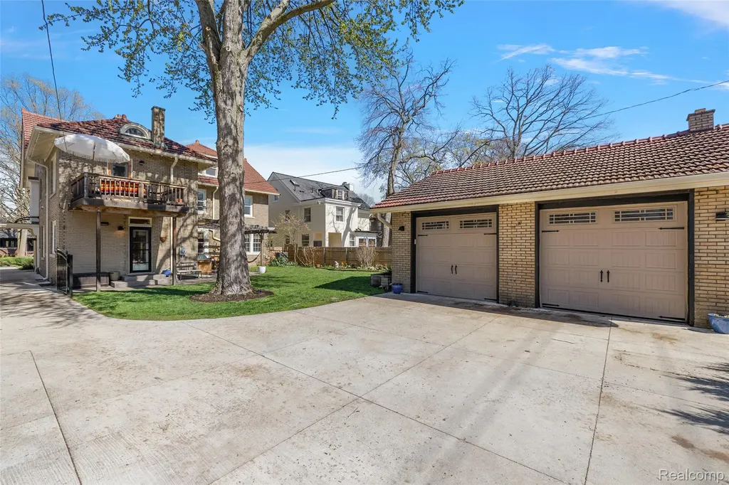 3465 Burns Street Detroit City MI 48214
