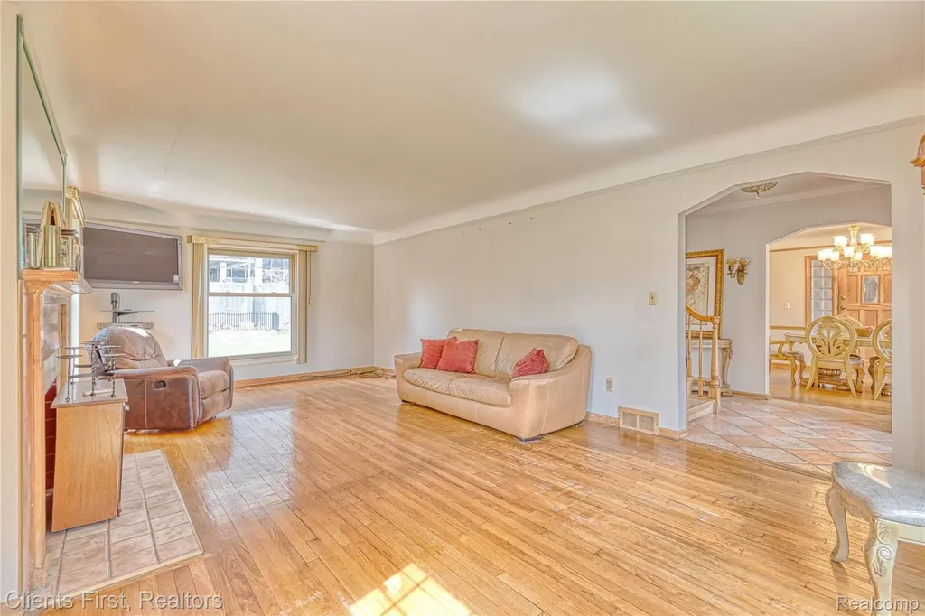 551 Fiske Drive Detroit City MI 48214