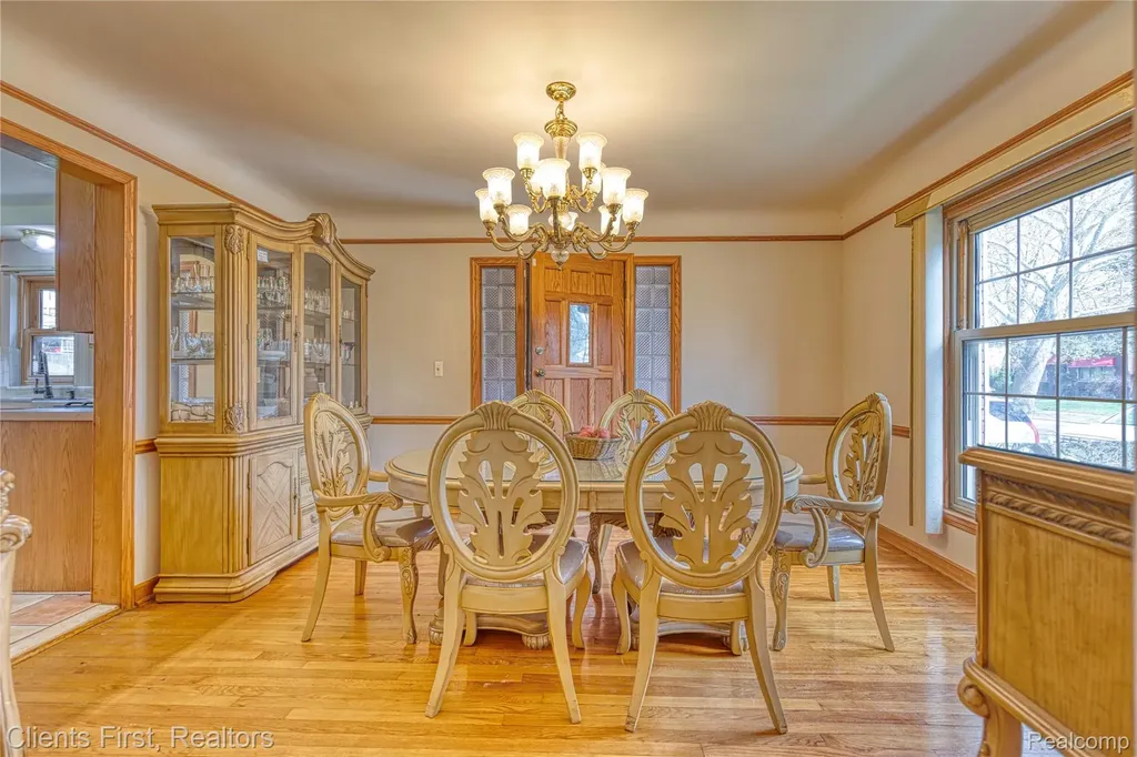 551 Fiske Drive Detroit City MI 48214