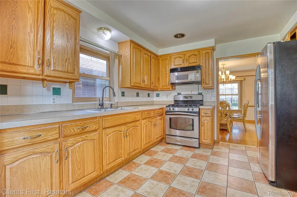 551 Fiske Drive Detroit City MI 48214