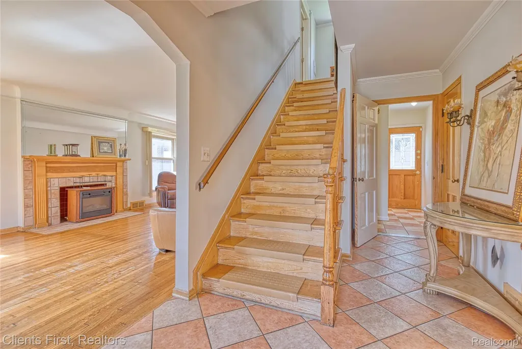 551 Fiske Drive Detroit City MI 48214