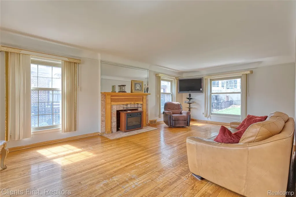 551 Fiske Drive Detroit City MI 48214
