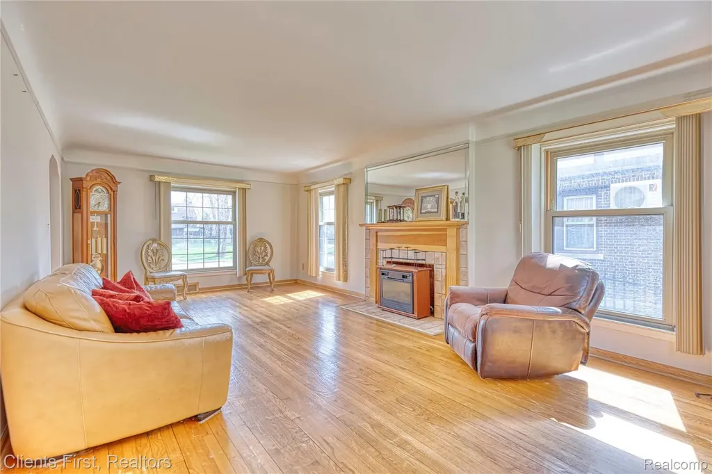 551 Fiske Drive Detroit City MI 48214
