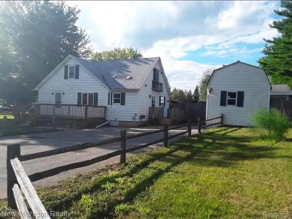 305 E Rolfe Perry City MI 48872