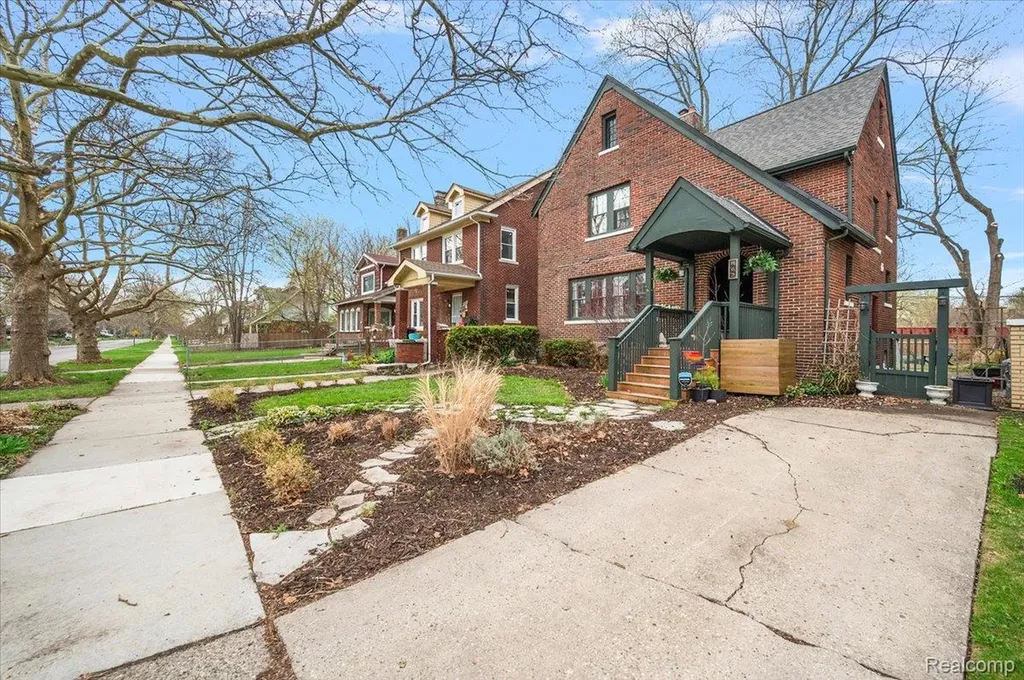 463 Lakewood Street Detroit City MI 48215