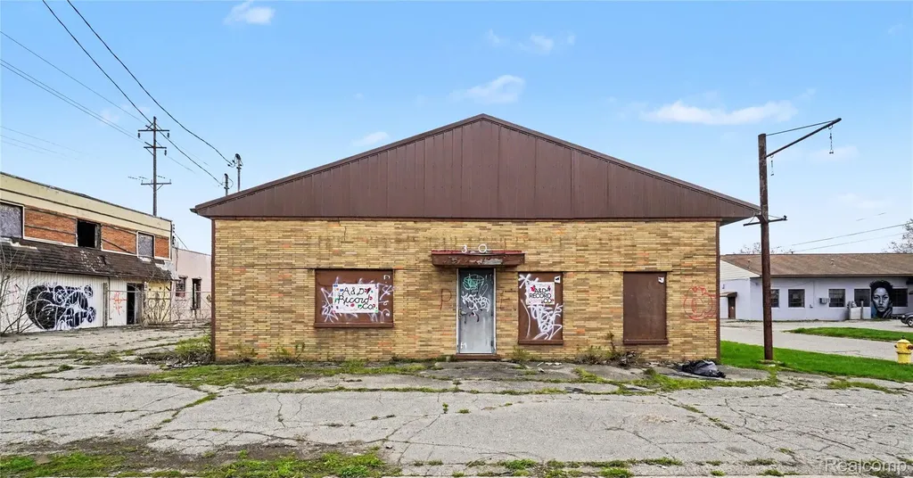 1810 Remell Street Flint City MI 48503