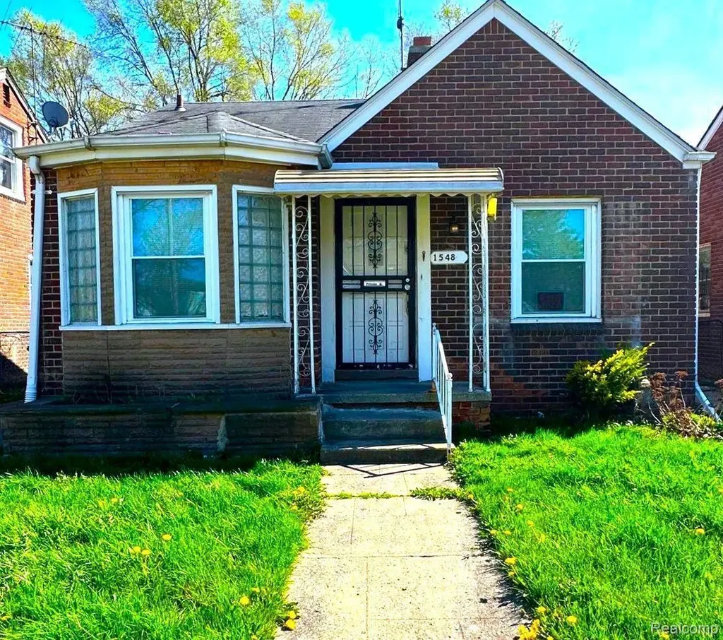 15480 Saratoga Street Detroit City MI 48205