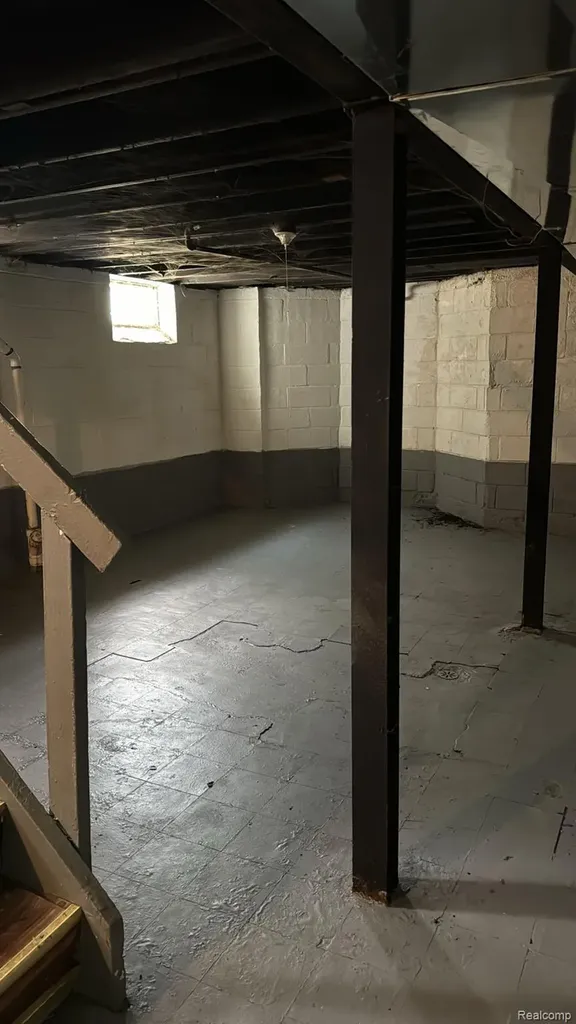 15480 Saratoga Street Detroit City MI 48205