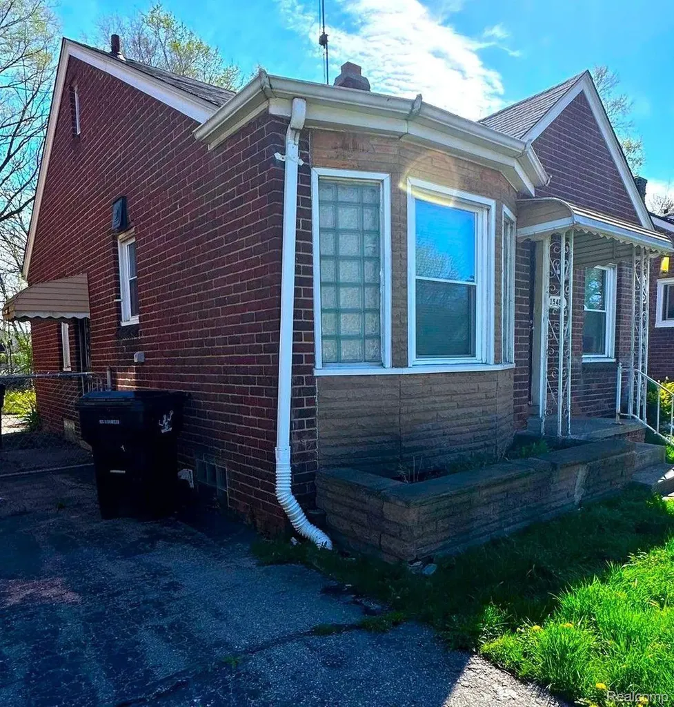 15480 Saratoga Street Detroit City MI 48205