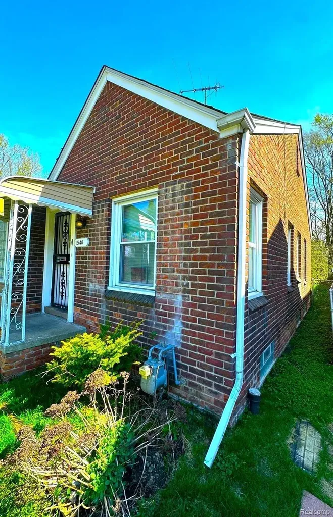 15480 Saratoga Street Detroit City MI 48205