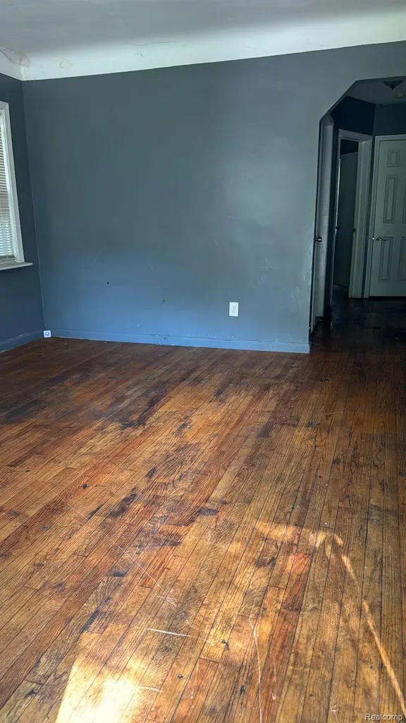15480 Saratoga Street Detroit City MI 48205