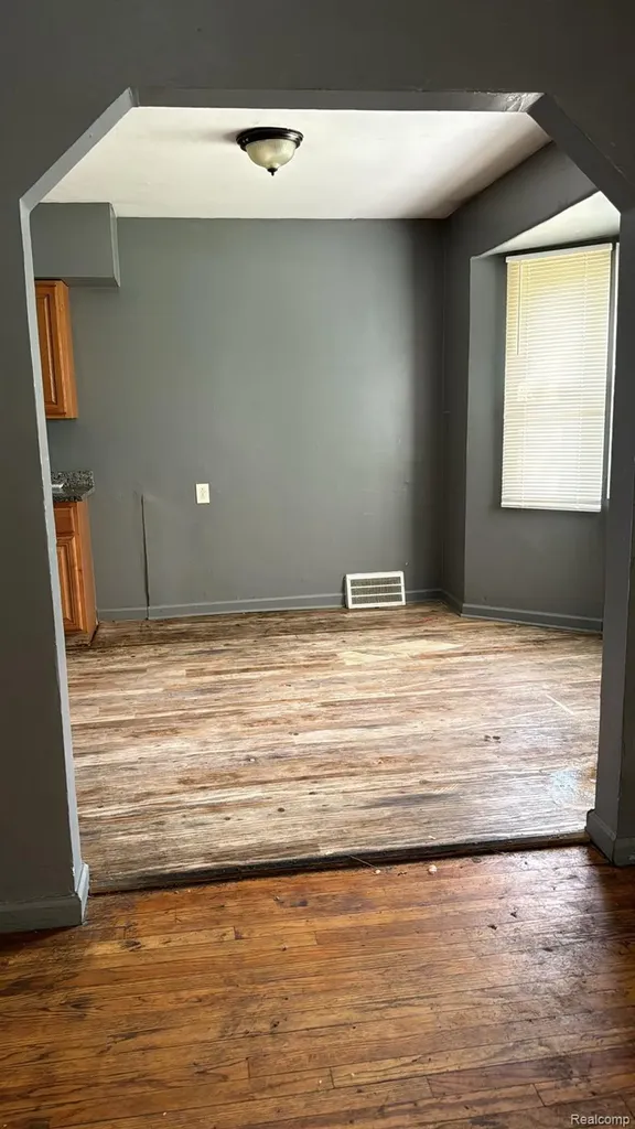 15480 Saratoga Street Detroit City MI 48205
