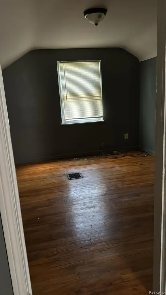 15480 Saratoga Street Detroit City MI 48205
