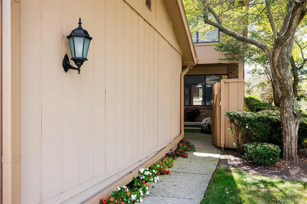 7118 Pebble Park Drive West Bloomfield Charter Township MI 48322