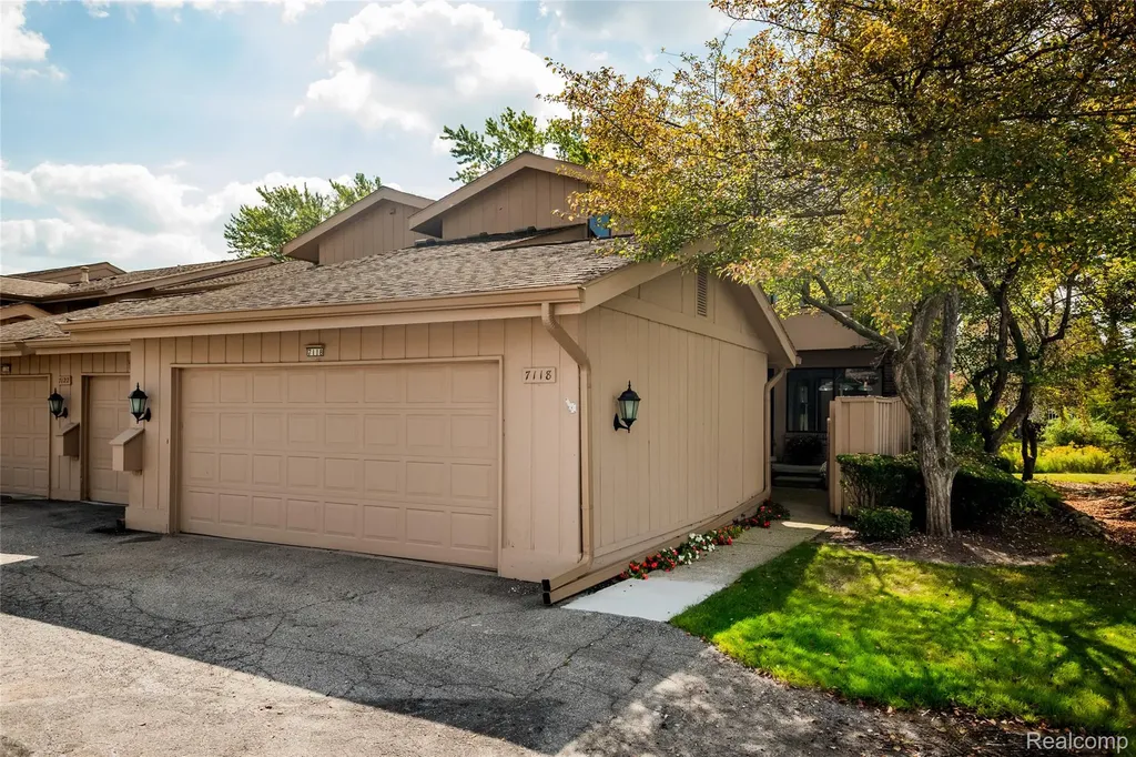 7118 Pebble Park Drive West Bloomfield Charter Township MI 48322