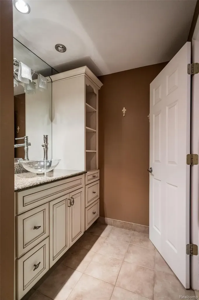 7118 Pebble Park Drive West Bloomfield Charter Township MI 48322