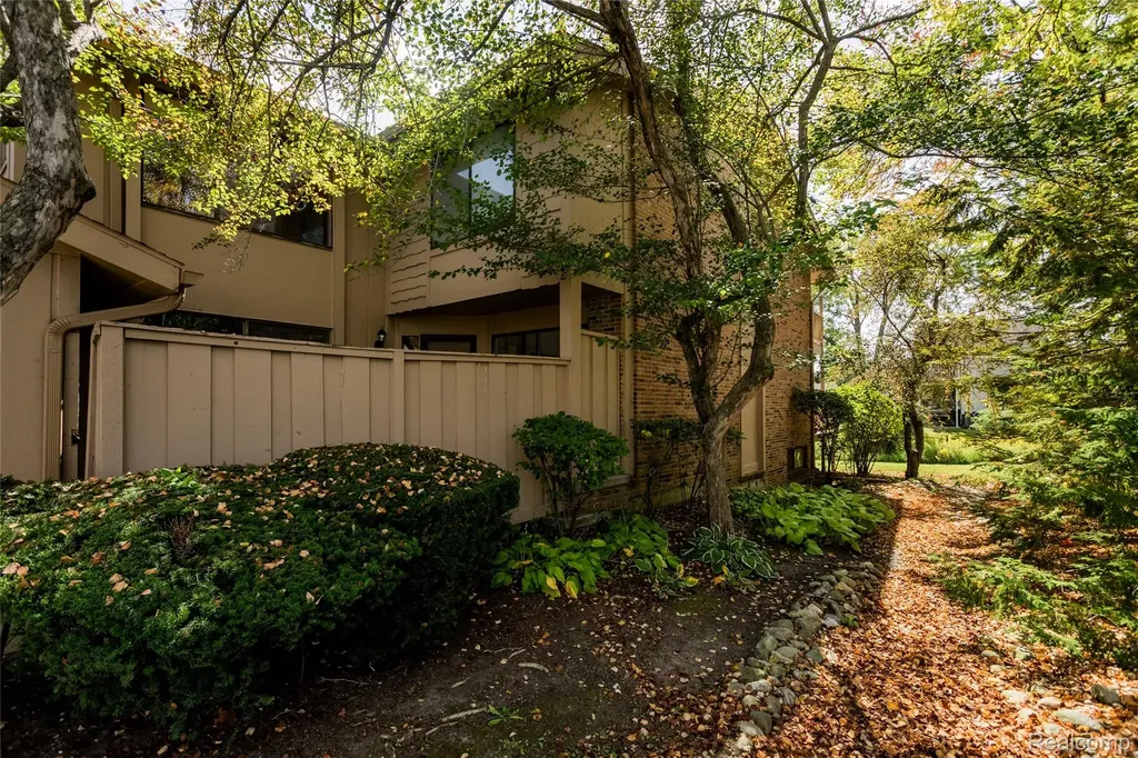 7118 Pebble Park Drive West Bloomfield Charter Township MI 48322