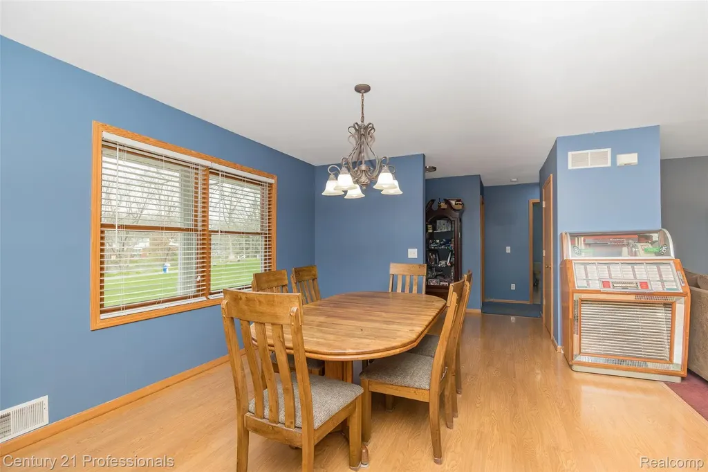 6591 Windiate Road Waterford Charter Township MI 48329