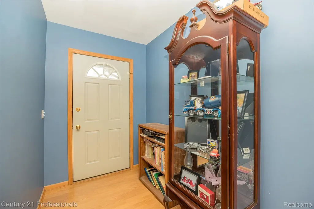 6591 Windiate Road Waterford Charter Township MI 48329