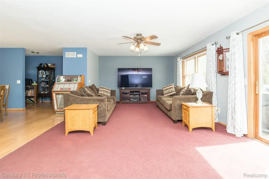 6591 Windiate Road Waterford Charter Township MI 48329