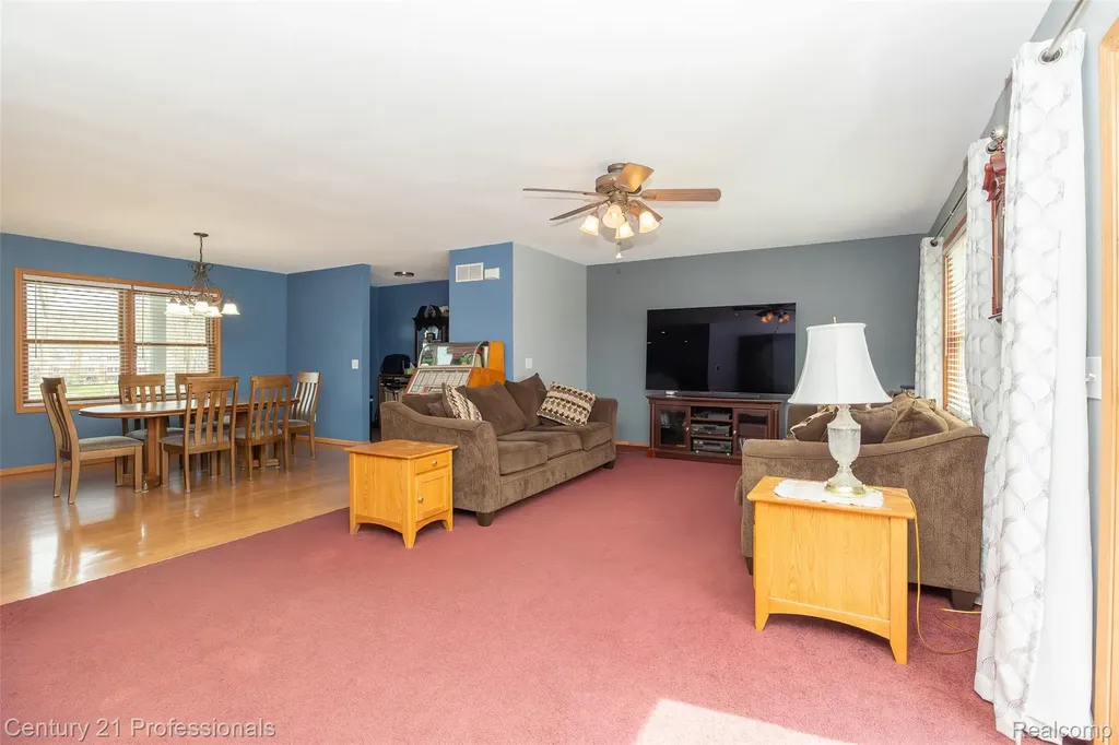 6591 Windiate Road Waterford Charter Township MI 48329