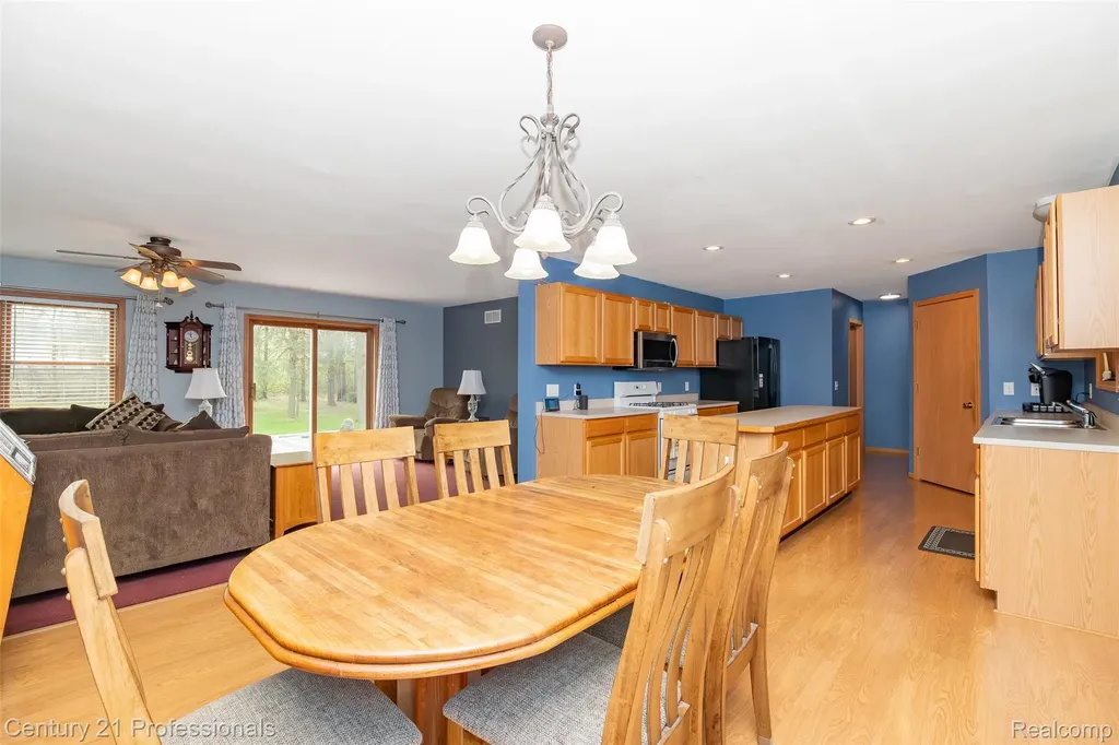 6591 Windiate Road Waterford Charter Township MI 48329