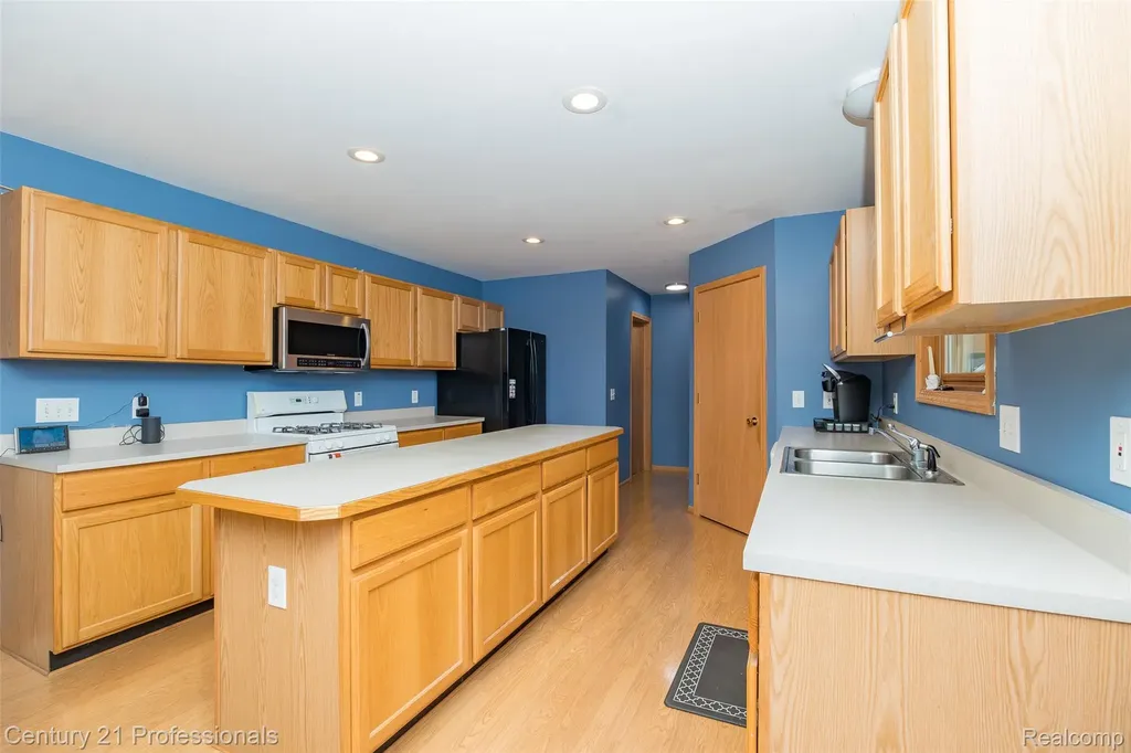 6591 Windiate Road Waterford Charter Township MI 48329