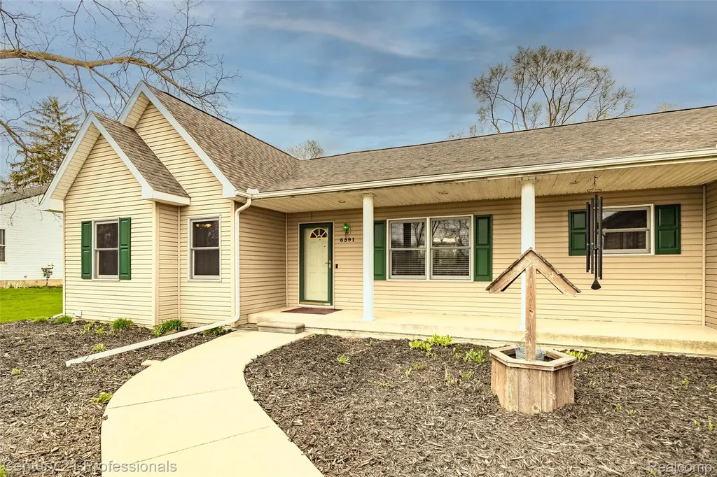 6591 Windiate Road Waterford Charter Township MI 48329