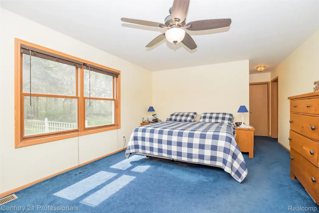 6591 Windiate Road Waterford Charter Township MI 48329