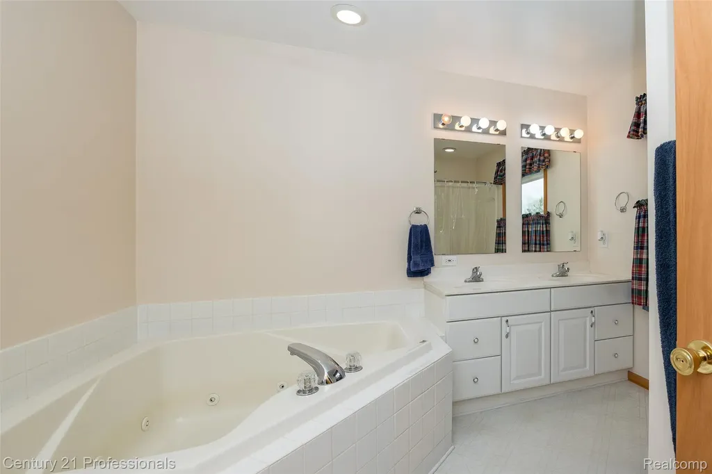 6591 Windiate Road Waterford Charter Township MI 48329