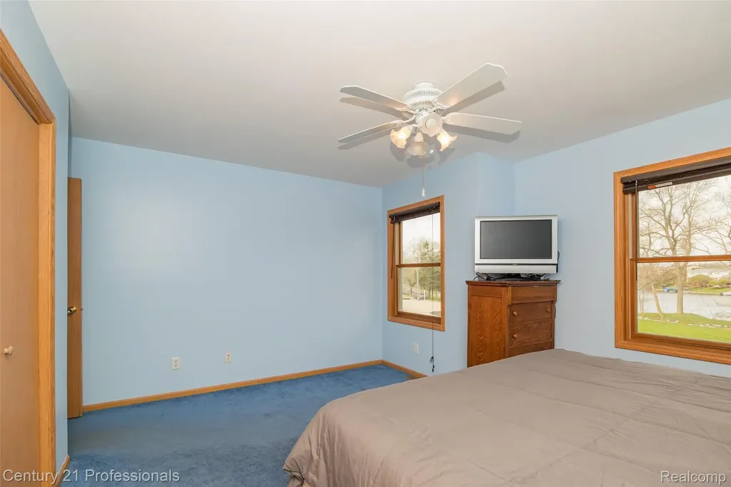 6591 Windiate Road Waterford Charter Township MI 48329
