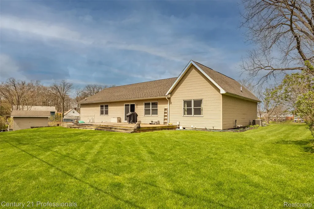 6591 Windiate Road Waterford Charter Township MI 48329