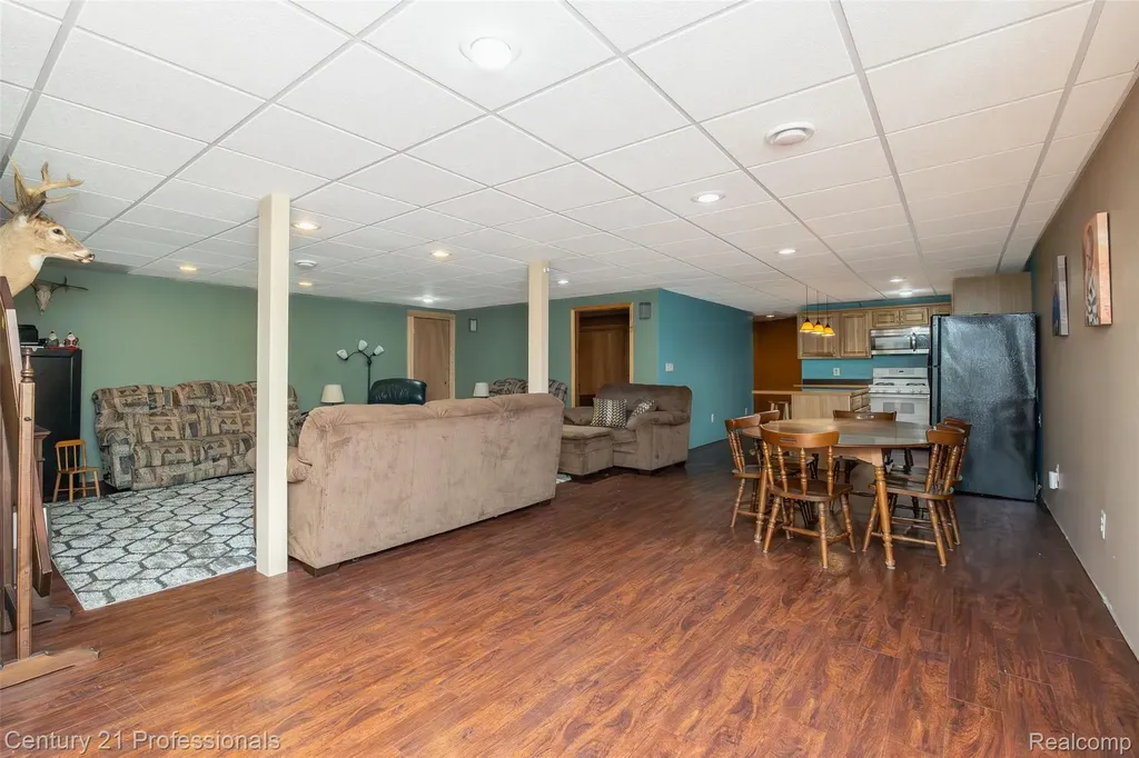 6591 Windiate Road Waterford Charter Township MI 48329