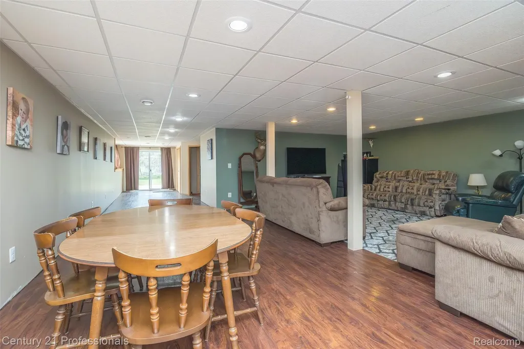6591 Windiate Road Waterford Charter Township MI 48329