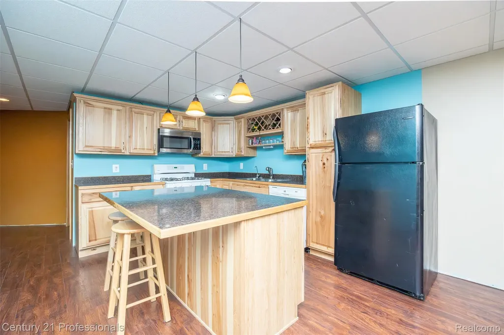 6591 Windiate Road Waterford Charter Township MI 48329