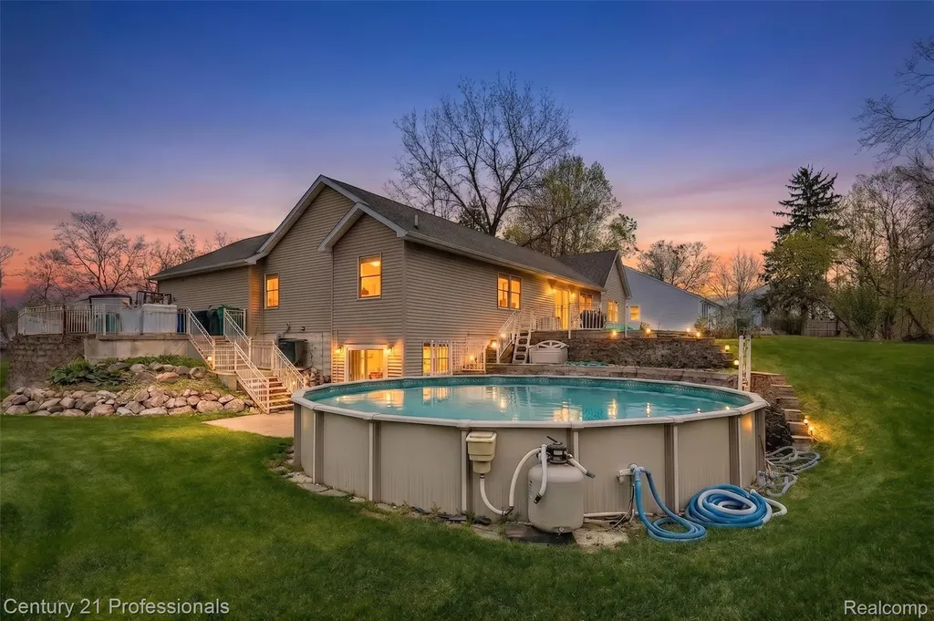 6591 Windiate Road Waterford Charter Township MI 48329