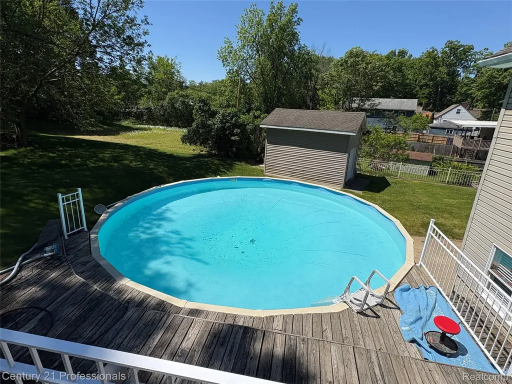 6591 Windiate Road Waterford Charter Township MI 48329