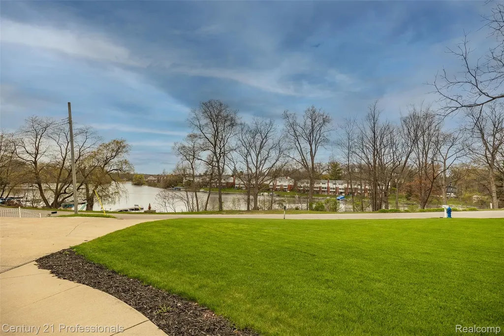 6591 Windiate Road Waterford Charter Township MI 48329