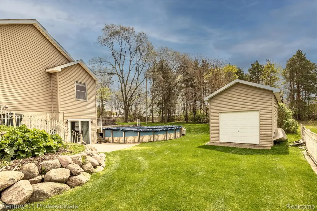 6591 Windiate Road Waterford Charter Township MI 48329