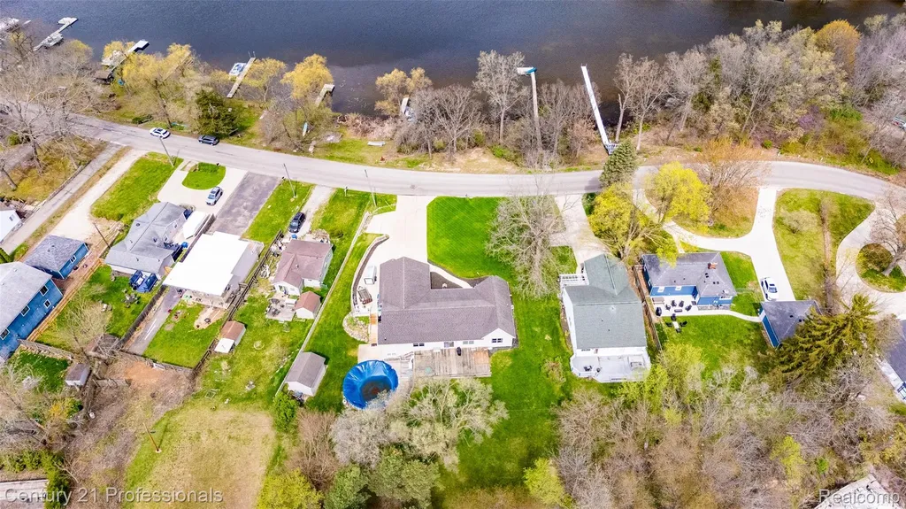 6591 Windiate Road Waterford Charter Township MI 48329