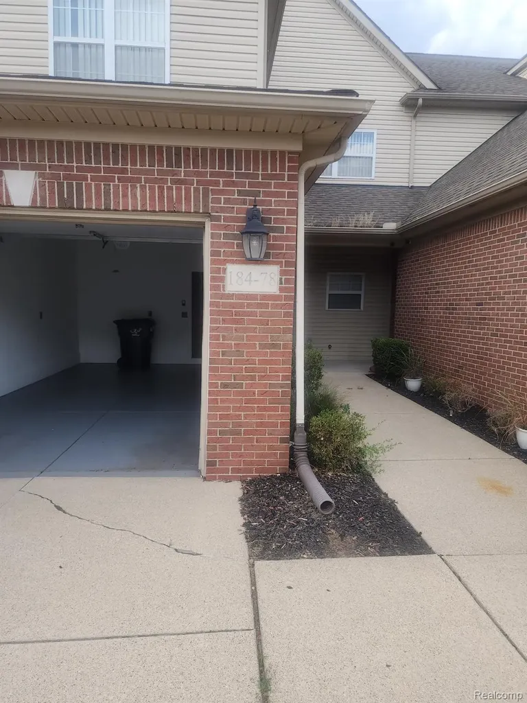 184 Marina Court Detroit City MI 48214