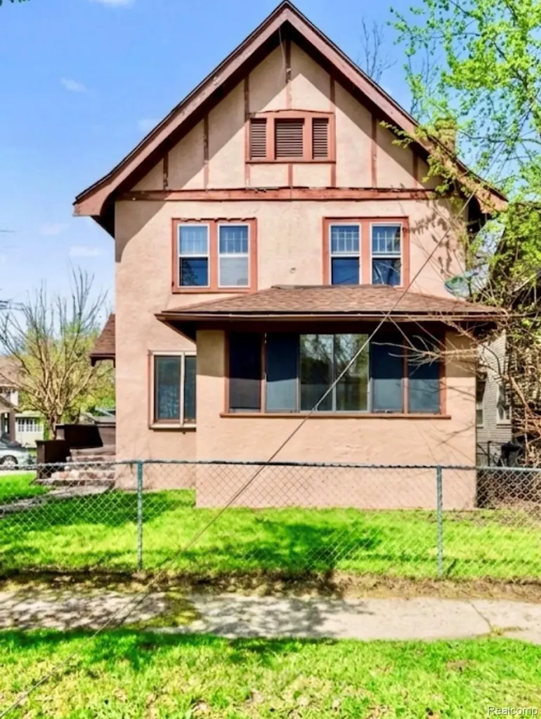 704 Stuart Avenue Kalamazoo City MI 49007