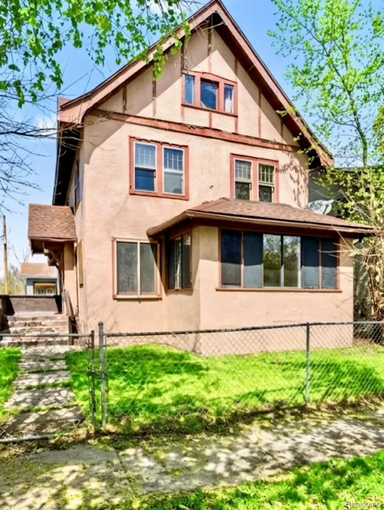 704 Stuart Avenue Kalamazoo City MI 49007