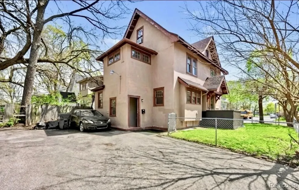 704 Stuart Avenue Kalamazoo City MI 49007