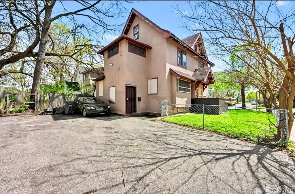 704 Stuart Avenue Kalamazoo City MI 49007