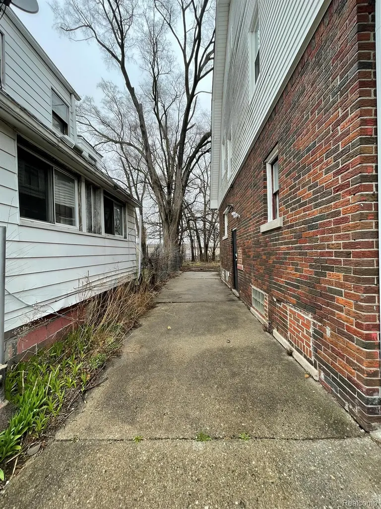 14200 Whitcomb Street Detroit City MI 48227