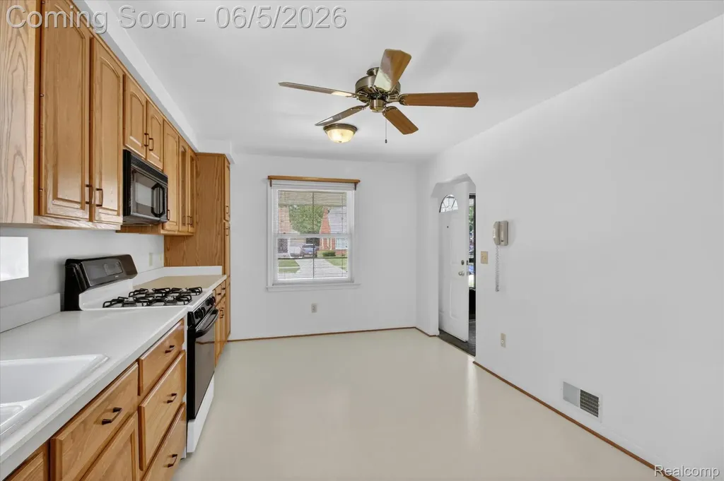 9825 Becker Avenue Allen Park City MI 48101
