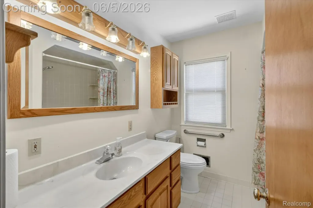 9825 Becker Avenue Allen Park City MI 48101