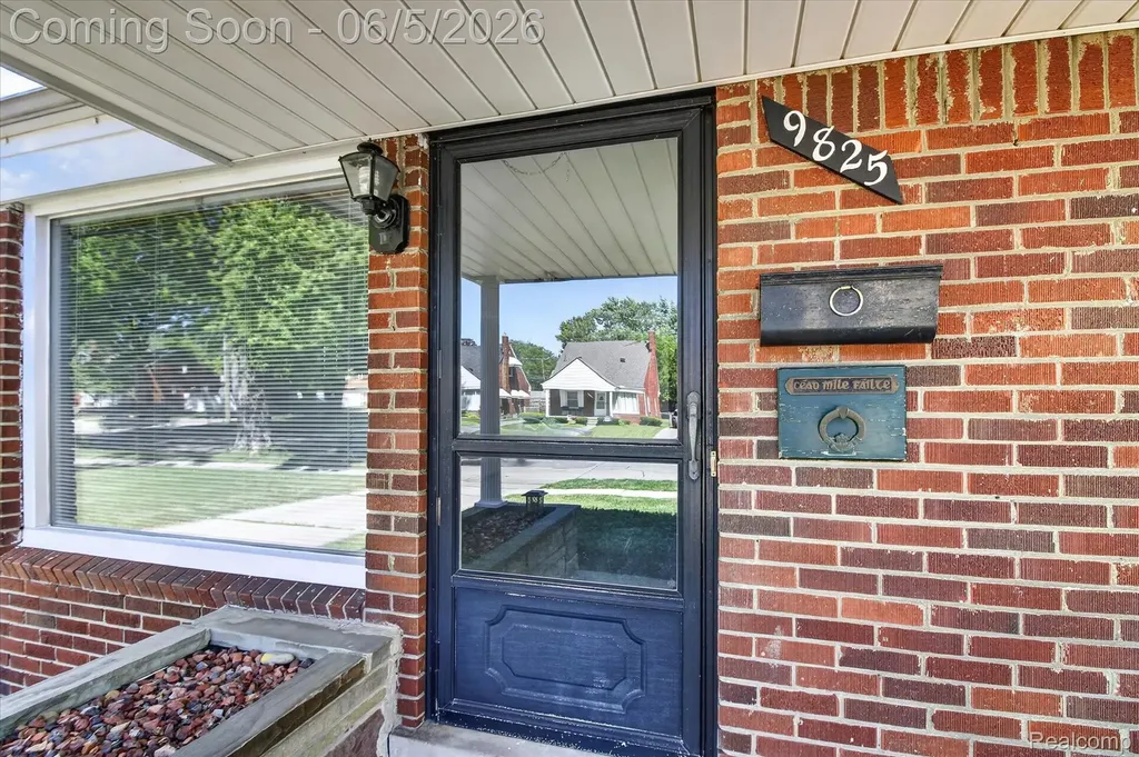9825 Becker Avenue Allen Park City MI 48101